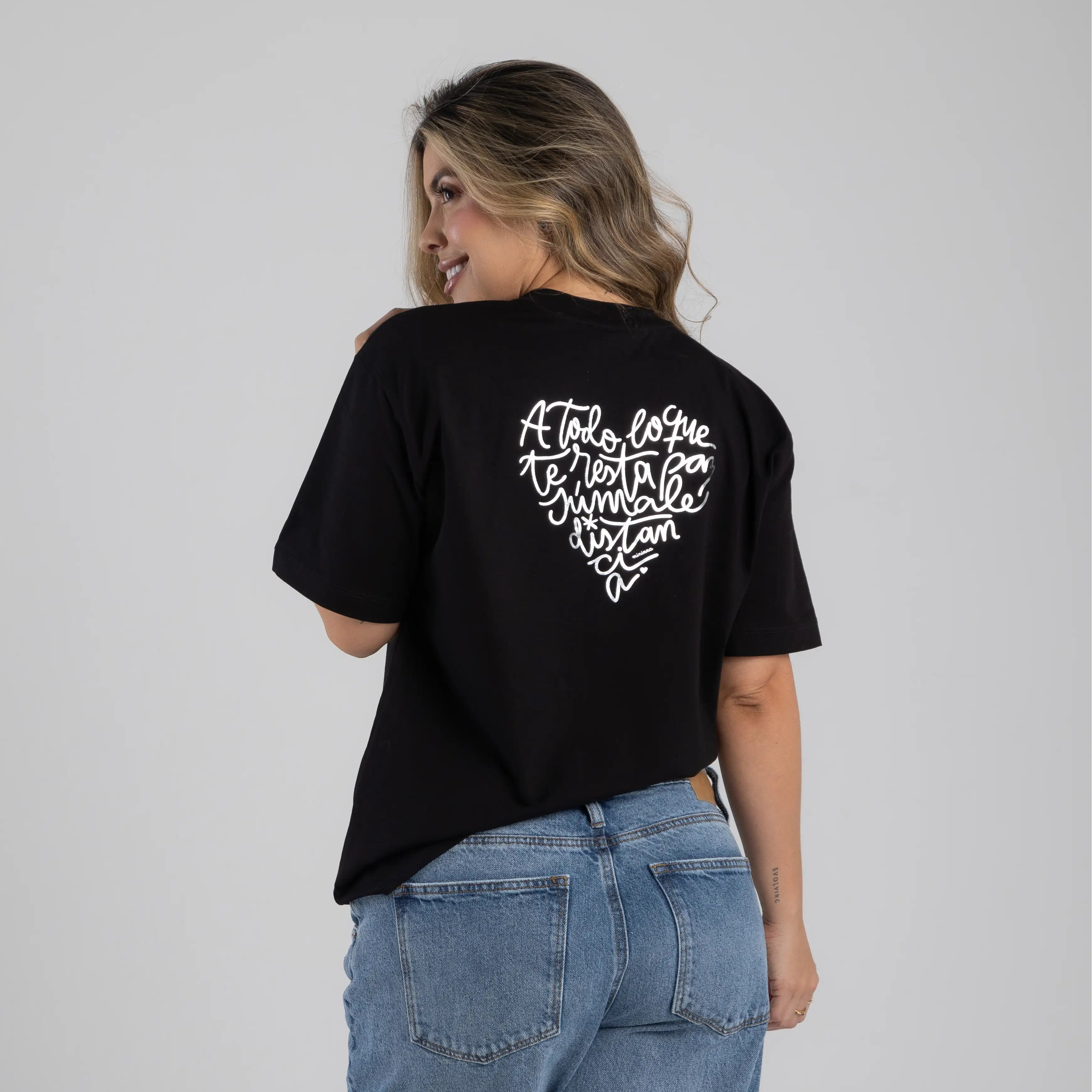 OVERSIZED CORAZÓN EN LETRAS