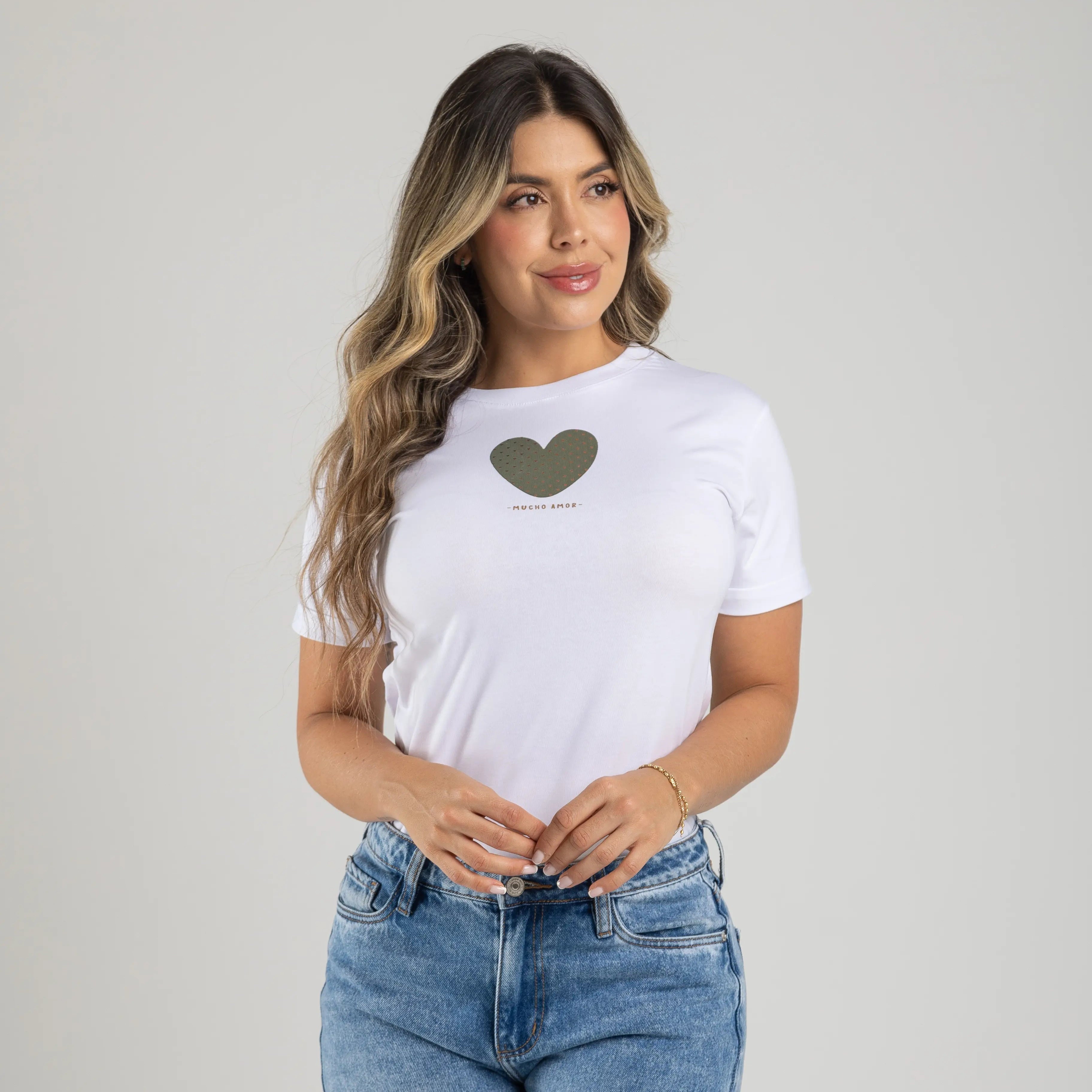 CAMISETA MUCHO AMOR