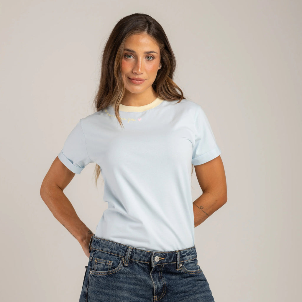 CAMISETA MÁS DE ESO QUE TE HACE FELIZ