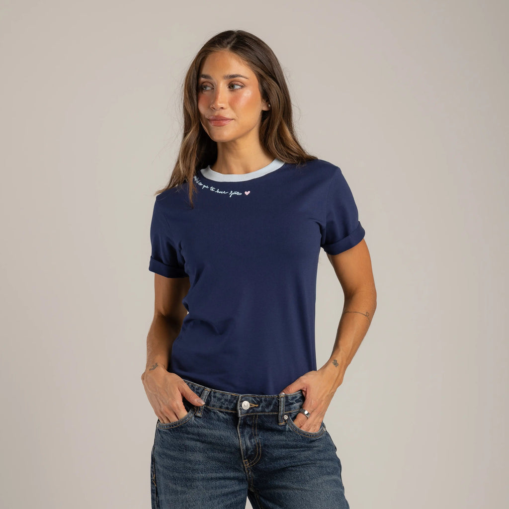 CAMISETA MÁS DE ESO QUE TE HACE FELIZ