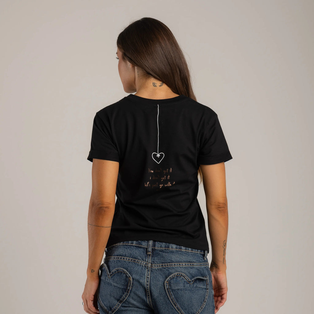 CAMISETA CORAZÓN COLGADO
